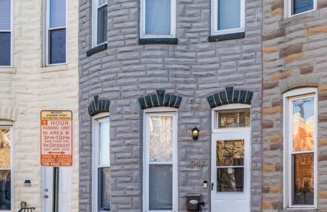 Charming Urban Living: 2BR Townhome with Modern Amenities in Pigtown photos photos