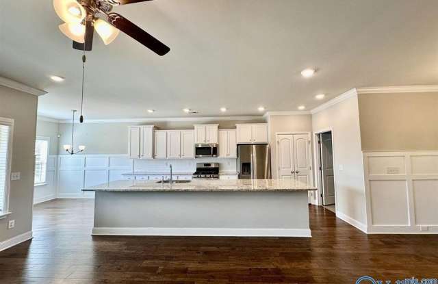 2618 W Creek Drive Gallery 3