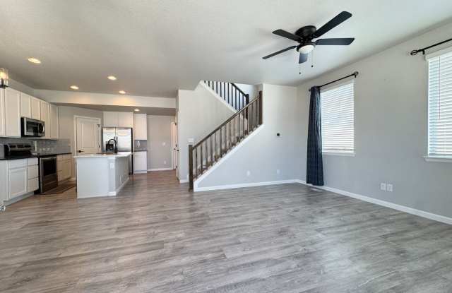 Beautiful 3 bedroom 3.5 bath Townhome Minutes from Downtown Johnstown - 2660 Brookstone Drive, Milliken, CO 80543