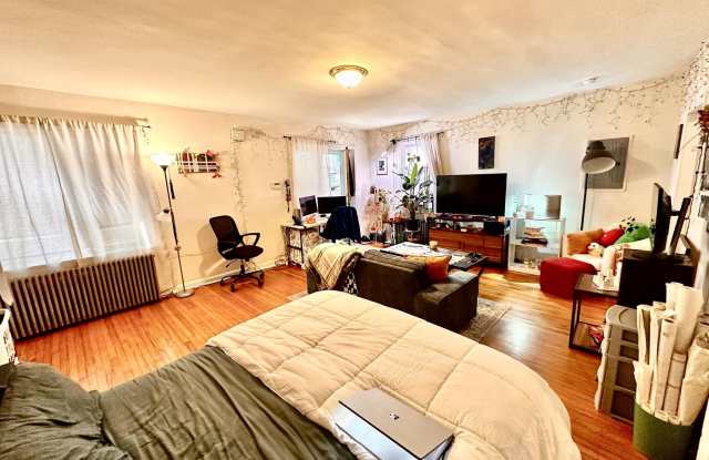 243 W RITTENHOUSE Street Gallery 4