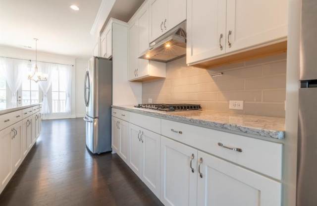 2388 Montford Place Gallery 4