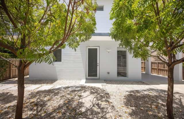 3823 Thomas Ave photos photos