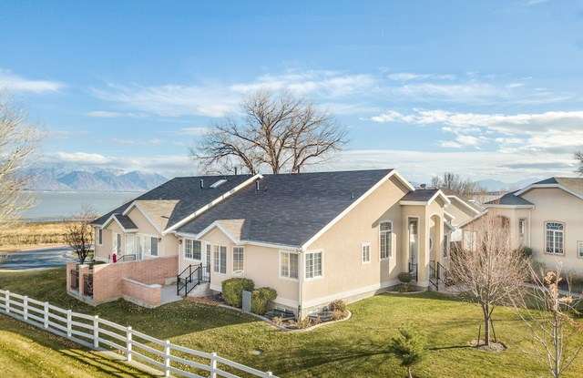 416 E MARINA CIR Gallery 4