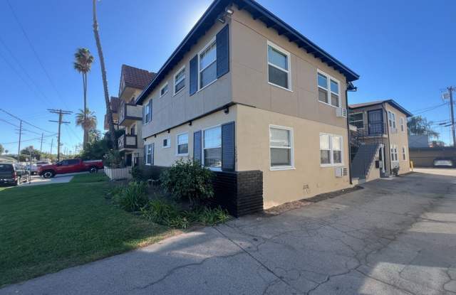 7123-7129 Hazeltine Ave. * photos photos