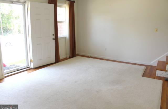 1120 LINKSIDE Drive Gallery 2