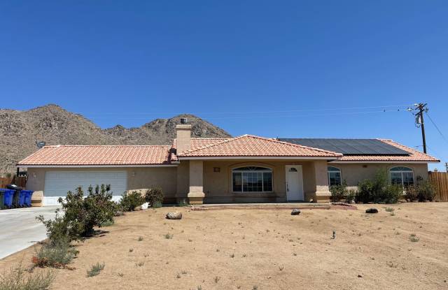 Bright Single-Story 4BR in Apple Valley — 0.67-Acre Lot, Solar  Mountain Views photos photos