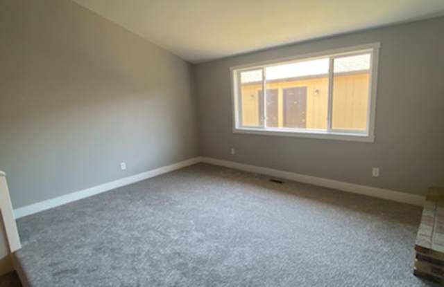 Fully remodeled westend 2 bedroom. 1 bath, townhome! Gallery 4