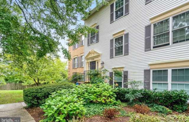 7729 INVERSHAM DR #154 Gallery 2