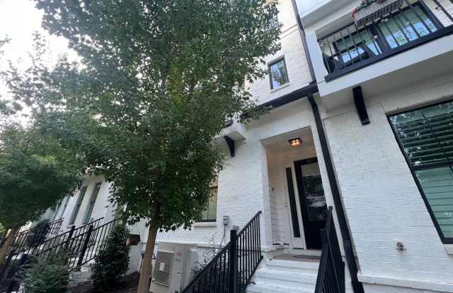 Stunning 3BD, 3.5BA Raleigh Townhome in a Walkable Community Near Tons of Shopping and Dining Options photos photos