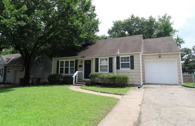 October FREE On This 2 Bedroom 1 Bath Home in Roeland Park Gallery 3