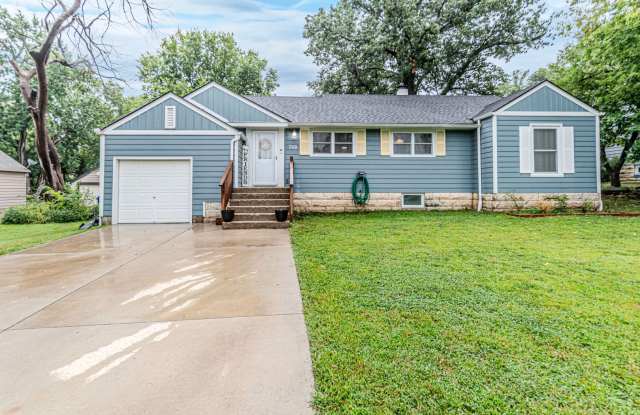 Back porch with a large yard! - 709 West Chestnut Street, Junction City, KS 66441
