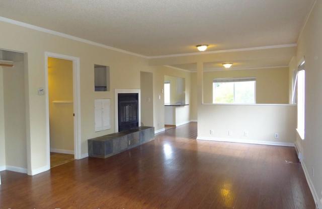 4607 N Visscher Gallery 3