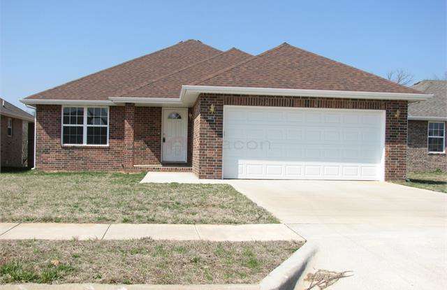 All brick 3 bed 2 bath home in SE Springfield neighborhood photos photos
