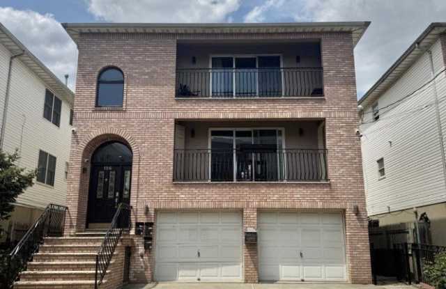 154 Komorn St photos photos