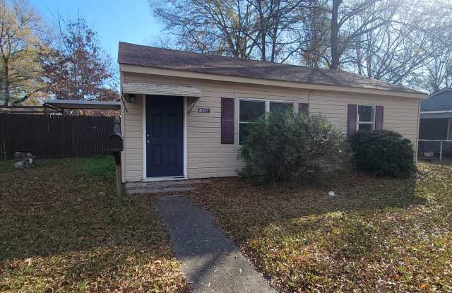 Very nice 2 bedroom/1 bath home with Central Air & Heat! Gallery 1