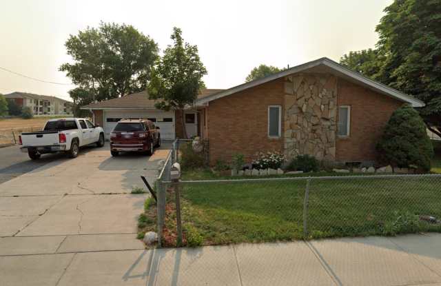 3 bedroom 2 bathroom with 2 car garage. - 4040 Hawthorne Road, Chubbuck, ID 83202