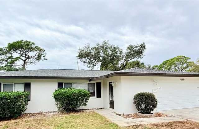 4866 HUNTINGTON STREET NE - 4866 Huntington Street Northeast, St. Petersburg, FL 33703