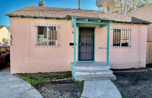 Beautiful Renovated 2bd House Gallery 1
