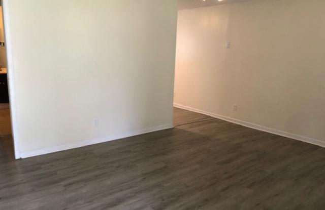 2 bed 1 bath duplex in Watkinsville, Oconee County! Gallery 3