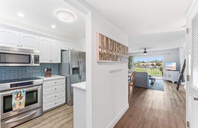 300 Forest Lakes Boulevard photos photos