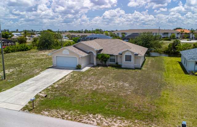 SW area Home on a fresh water canal photos photos