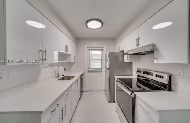 841 SW 74 TER photos photos