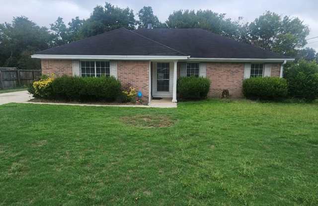 3 Bed 2 Bath Ranch Style House Gallery 1