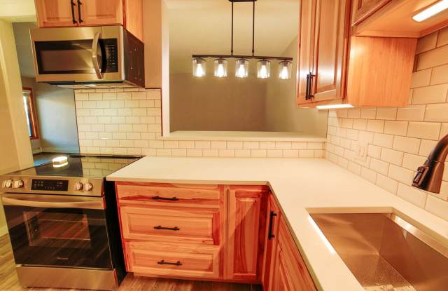 Year lease! Remodeled! 2 parking spots! Washer/Dryer in unit! photos photos