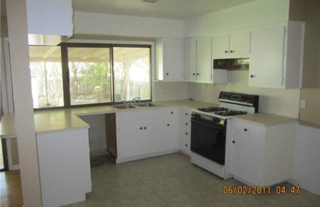 Lovely home for lease in North Austin! Come see!! Gallery 4