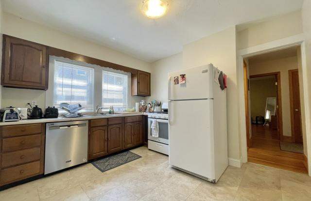 32 South Gate Park - 32 South Gate Park, Newton, MA 02465
