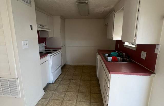 2 Bed/ 1.5 Bath Townhouse Gallery 4