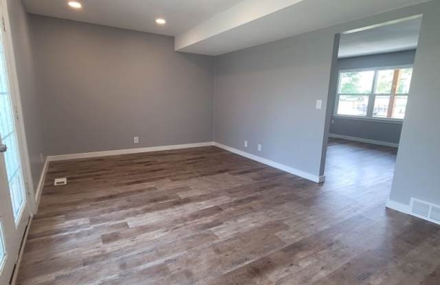 Three Bedroom Townhome! Gallery 4