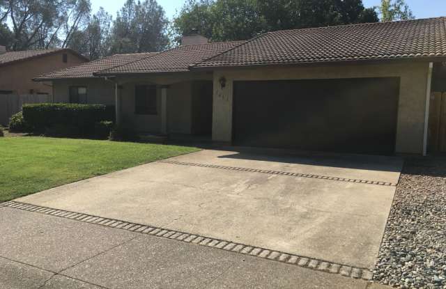 Arroyo Manor 3 Bedroom- Large Fenced Yard! Gallery 1