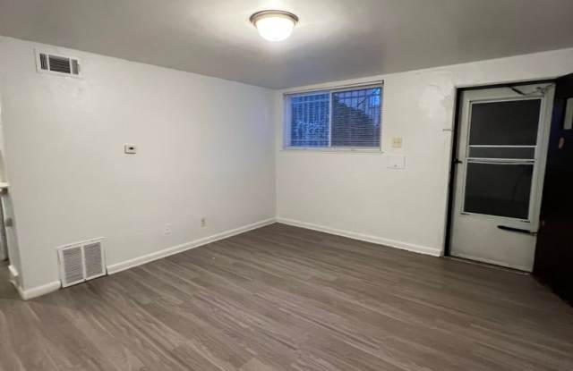 2 Bedroom 1 Bathroom in Delmar Parkway Gallery 4