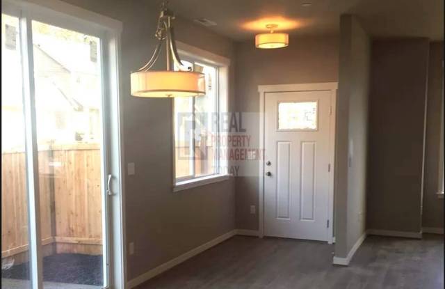 1541 Amethyst St South East Gallery 2