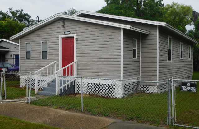 4 bedroom 2 bath Bungalow in Fairfield East Neighborhood - 2125 Brackland Street, Jacksonville, FL 32206