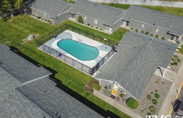 North Trace Village Apartments Gallery 4