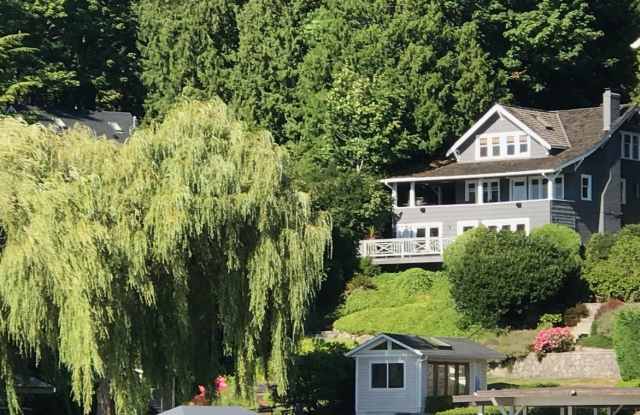 4Bd/2.5Ba Kirkland Home Gallery 3