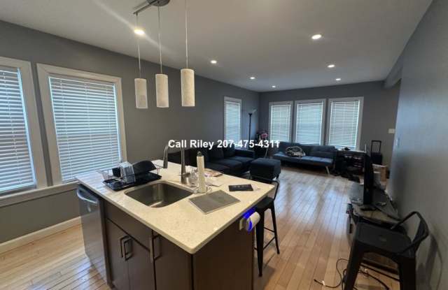 31-33 Thorton St. photos photos