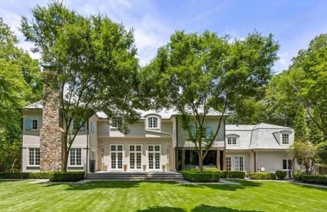 2485 W Wesley Road NW Gallery 3