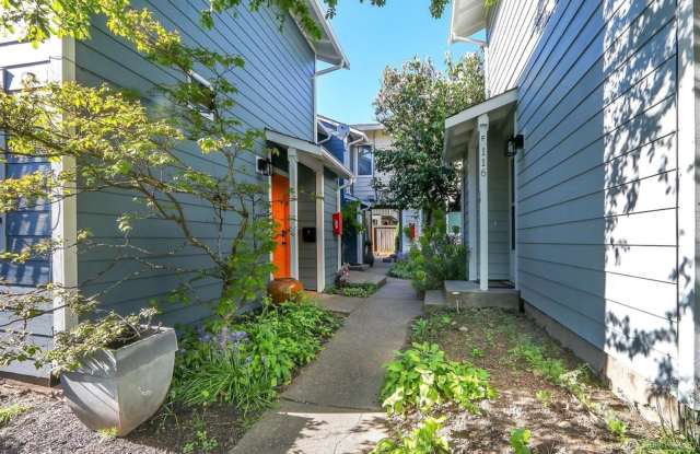 Spacious 2 Bedroom Condo - Located Near Seattle University photos photos