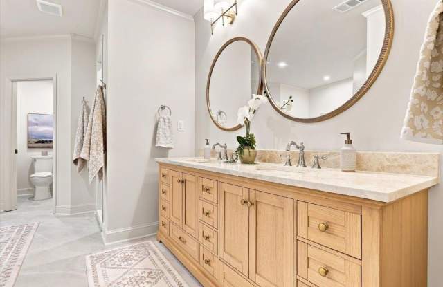8684 MAPLE CREEK Dr Gallery 3