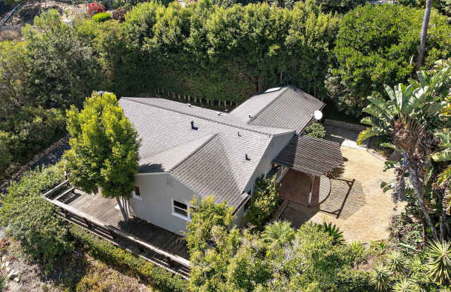 Single Level Home with Ultimate Privacy Gallery 4