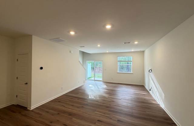 Mebane / Townhouse Gallery 3