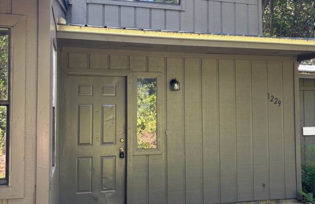 3 bed 2 bath spacious townhome in ideal area photos photos