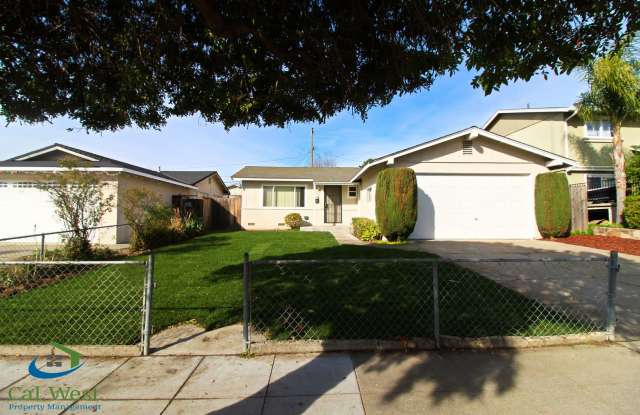 $2,995-Spacious 2 Bedroom 1 Bath home with dual pane windows and updated front lawn! Small pets are possible! - 3269 Mount Rainier Drive, San Jose, CA 95127