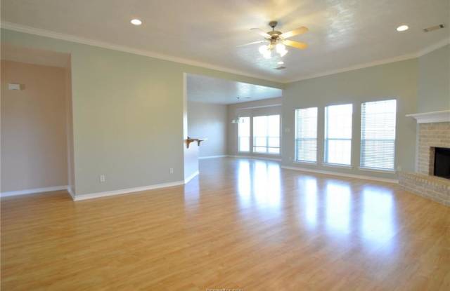 1212 Spartanburg Ct Gallery 2