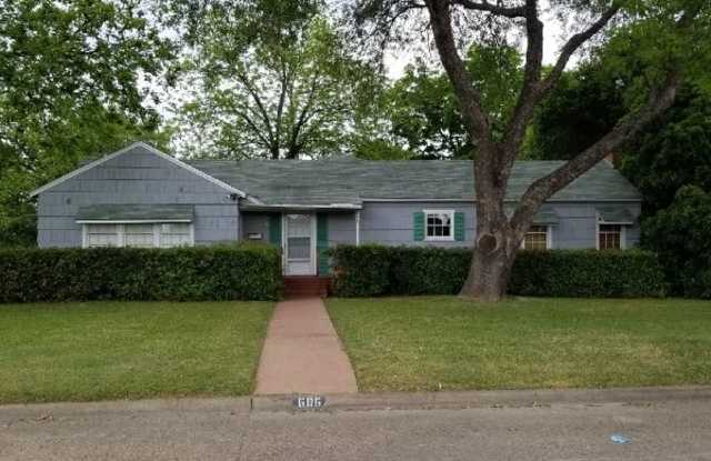 606 Bryson St - 606 Bryson Street, Waxahachie, TX 75165