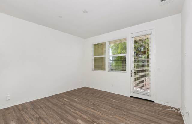Available now! Beautiful 2 bedroom 2.5 bathroom Town Home In Bayside Landing (UNFURNISHED) photos photos