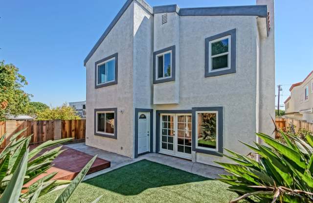 Newly Updated, Detached Rear Townhome w/ Spacious Rear Yard, Deck  2-Car Garage Just Blocks to Schools, Shopping  2 Mins to Beach! - 119 South Helberta Avenue, Redondo Beach, CA 90277